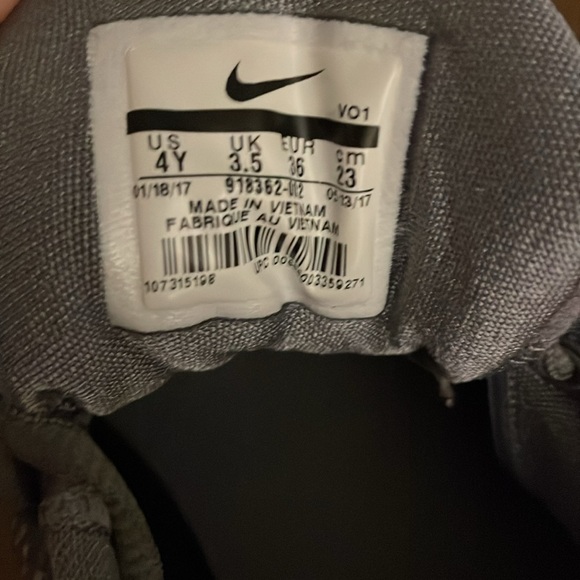 Gray Nikes, Size 4 youth, excellent condition - Picture 3 of 8